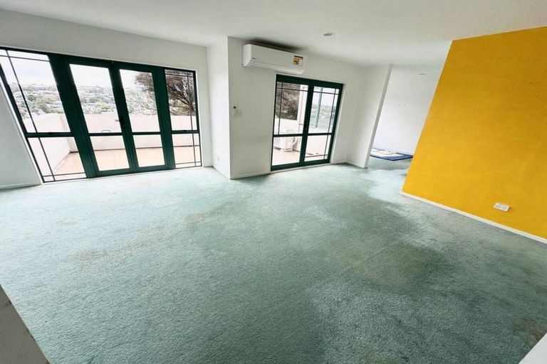 Photo of property in 2/38 Gulf View Road, Murrays Bay, Auckland, 0630