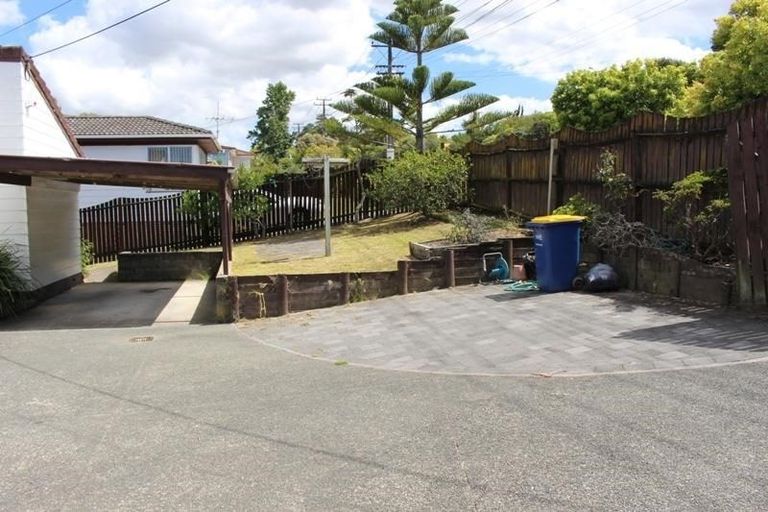 Photo of property in 53 Triangle Road, Massey, Auckland, 0614