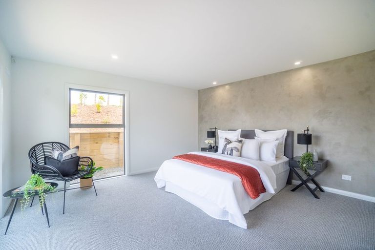 Photo of property in 16 Atlantic Drive, Fitzherbert, Palmerston North, 4410