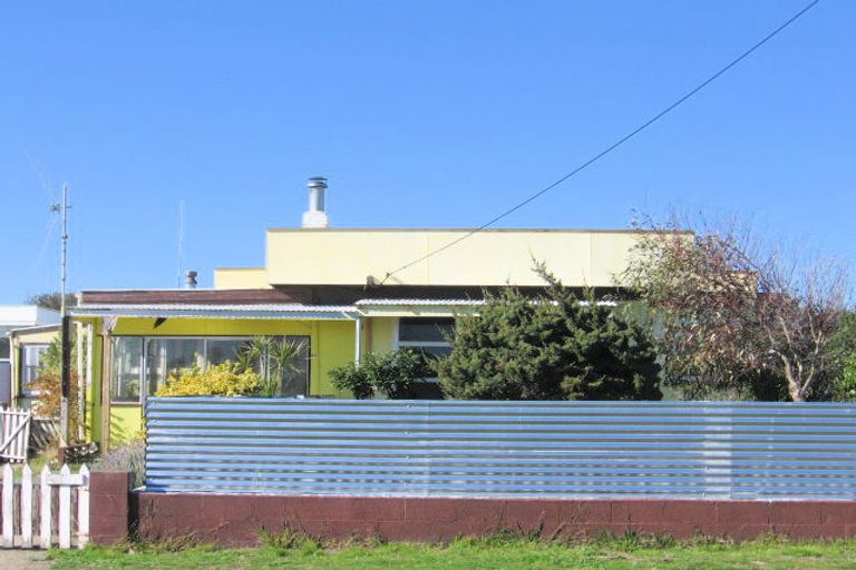 Photo of property in 22 Andresen Street, Foxton Beach, Foxton, 4815