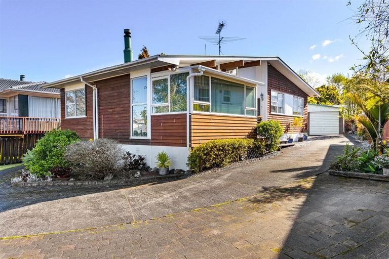 Photo of property in 23 Finlow Drive, Te Atatu South, Auckland, 0610