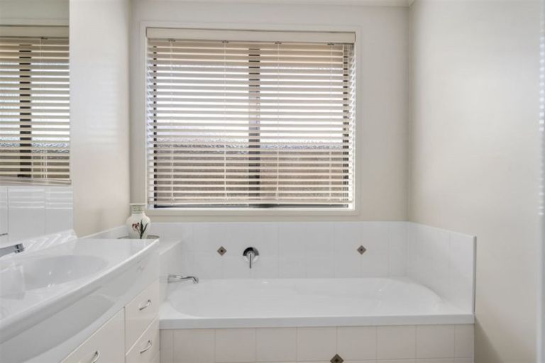 Photo of property in 86 Doncaster Drive, Papamoa Beach, Papamoa, 3118