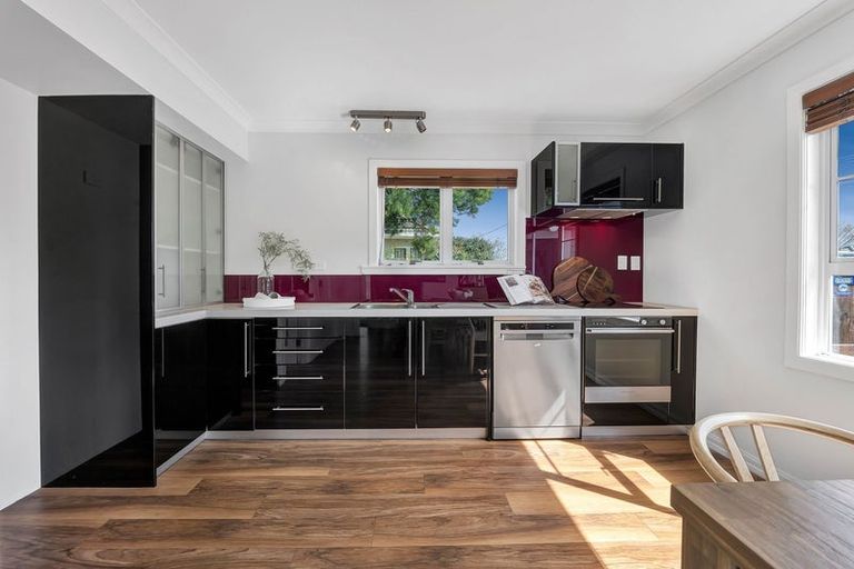 Photo of property in 15 Wallath Road, Westown, New Plymouth, 4310