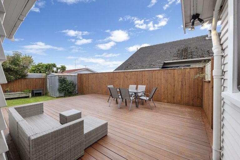 Photo of property in 348 Carrington Street, Vogeltown, New Plymouth, 4310