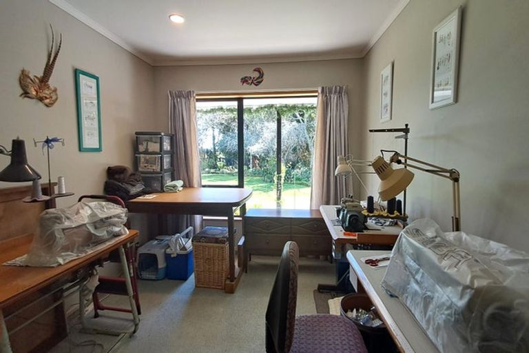 Photo of property in 19 Kew Road, Westport, 7825