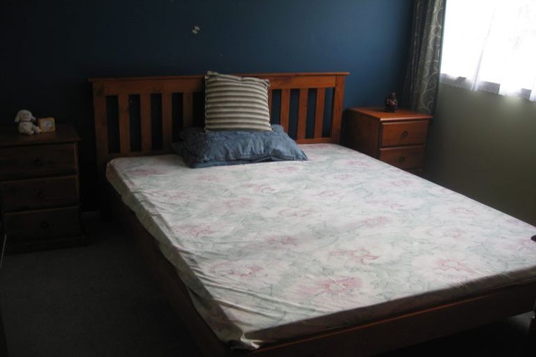 Photo of property in 41 Colchester Crescent, Newlands, Wellington, 6037