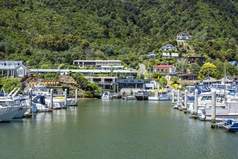 Photo of property in 4k Rutland Street, Picton, 7220