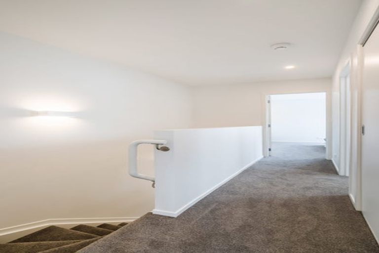 Photo of property in 5b Nea Place, Hillcrest, Auckland, 0627