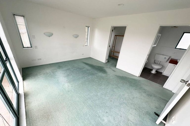 Photo of property in 2/38 Gulf View Road, Murrays Bay, Auckland, 0630