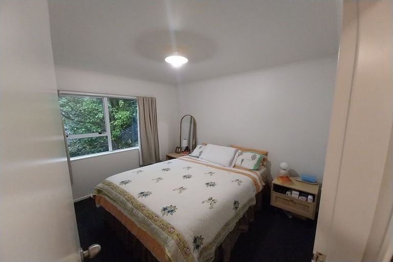 Photo of property in 64 Newlands Road, Newlands, Wellington, 6037