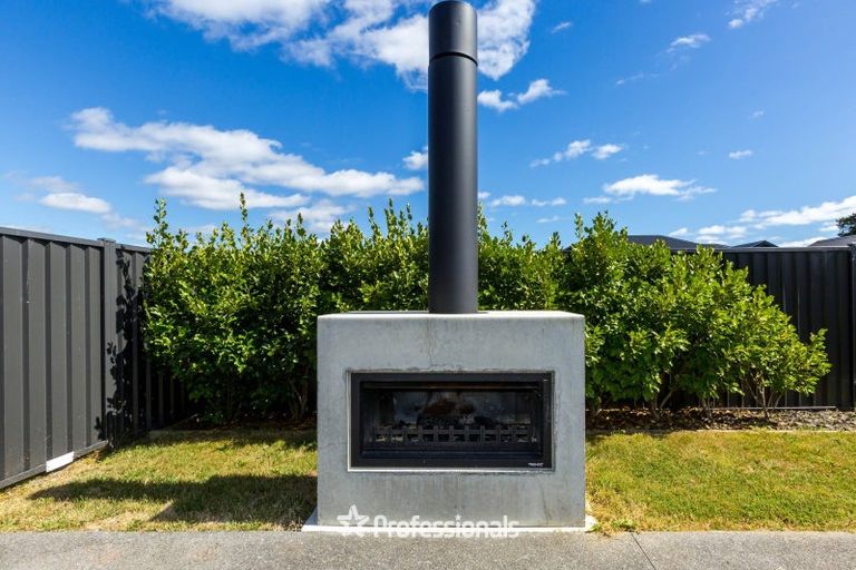 Photo of property in 20 Salisbury Crescent, Wallaceville, Upper Hutt, 5018