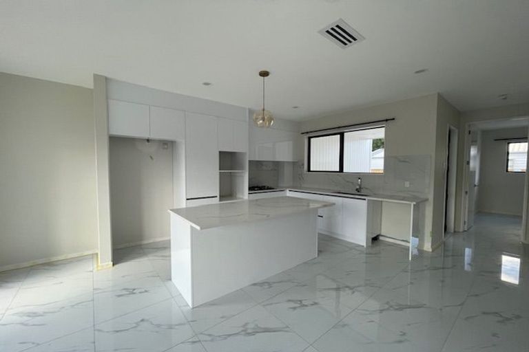 Photo of property in 2c Celina Place, Browns Bay, Auckland, 0630