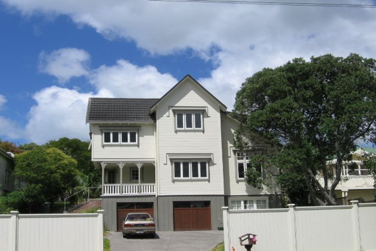 Photo of property in 4 Glen Road, Stanley Point, Auckland, 0624