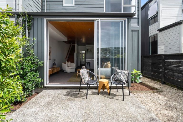 Photo of property in 12/3 Severn Street, Island Bay, Wellington, 6023