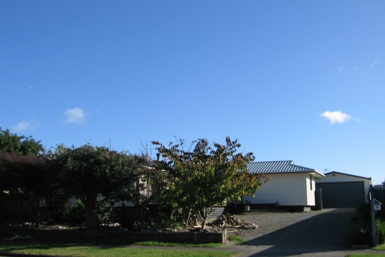 Photo of property in 10 Hicks Crescent, Waikanae Beach, Waikanae, 5036
