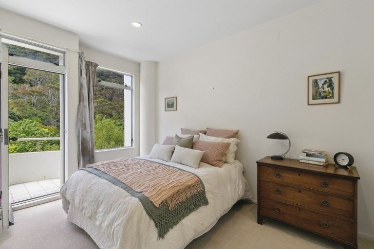 Photo of property in 19 Lawson Place, Mount Victoria, Wellington, 6011