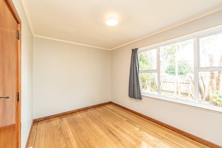 Photo of property in 30 Bear Street, Waverley, 4510