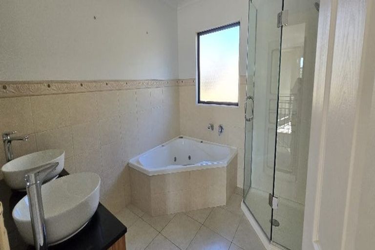 Photo of property in 17 Skye Road, East Tamaki Heights, Auckland, 2016