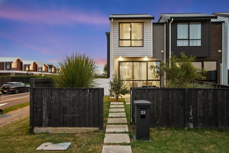 Photo of property in 25 Walsh Road, Papakura, 2110