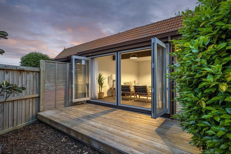 Photo of property in 2/321 Wairakei Road, Burnside, Christchurch, 8053