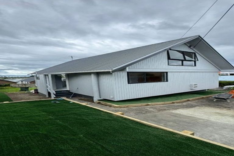 Photo of property in 37b Wade River Road, Stanmore Bay, Whangaparaoa, 0932