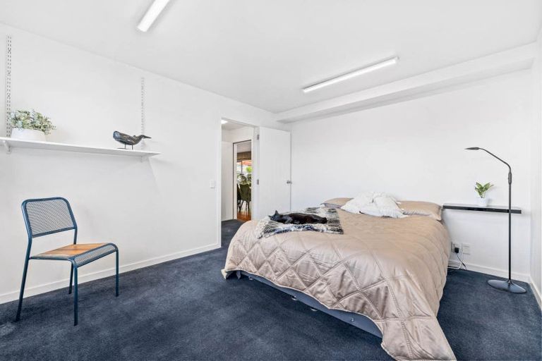 Photo of property in 52 Rising Parade, Fairview Heights, Auckland, 0632