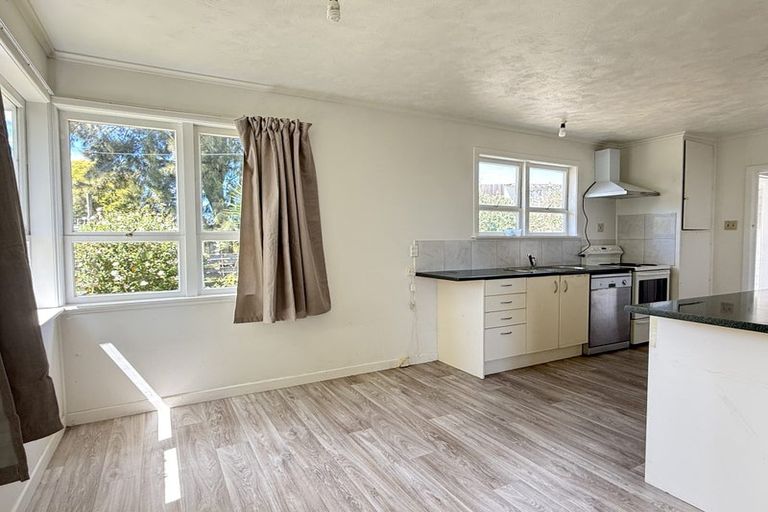 Photo of property in 13 Valdale Road, Henderson, Auckland, 0610