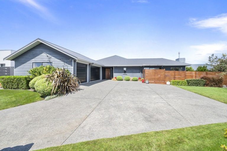 Photo of property in 9 Saint Heliers Grove, Fitzherbert, Palmerston North, 4410