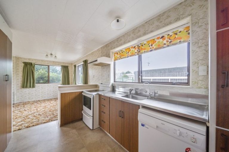 Photo of property in 16 Hinau Street, Inglewood, 4330