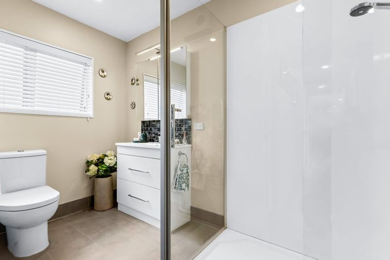 Photo of property in 16 The Grove, Red Beach, 0932