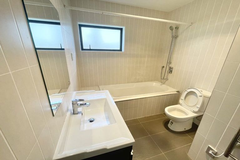 Photo of property in 32a Kelman Road, Kelston, Auckland, 0602