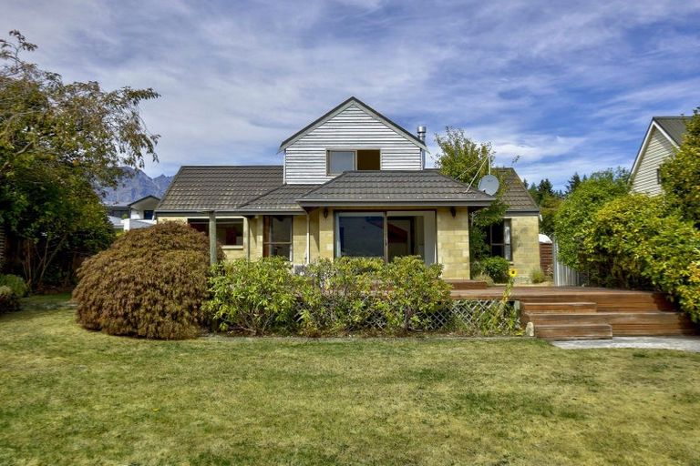 Photo of property in 16 Oregon Drive, Kelvin Heights, Queenstown, 9300