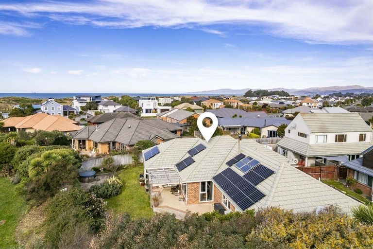 Photo of property in 14 Eastwood Rise, Waimairi Beach, Christchurch, 8083