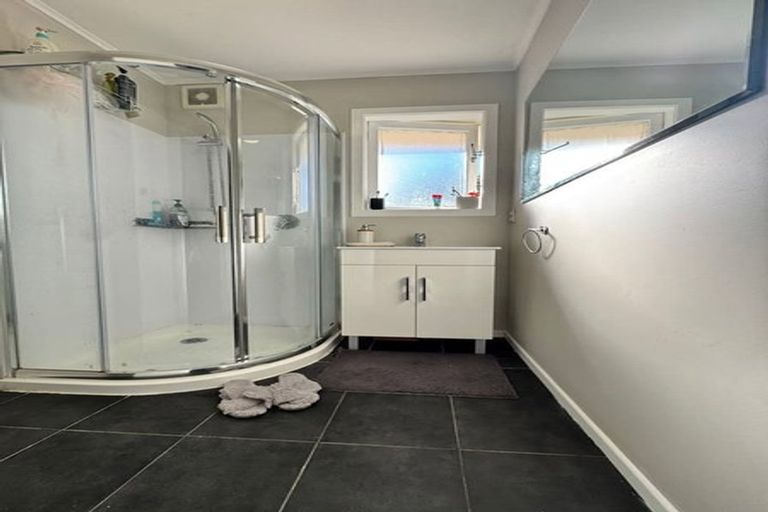 Photo of property in 8 Kerry Place, Papakura, 2110