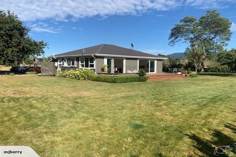 Photo of property in 236 Wood Street, Woodside, Greytown, 5794