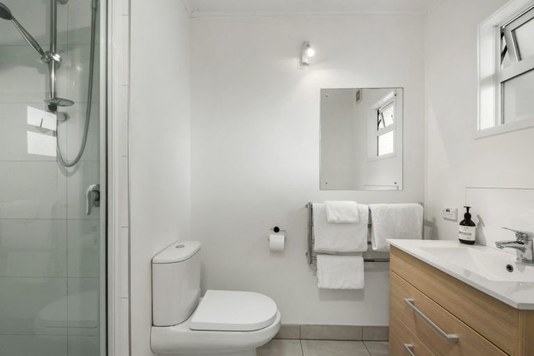 Photo of property in 4/83 Lake Road, Devonport, Auckland, 0622