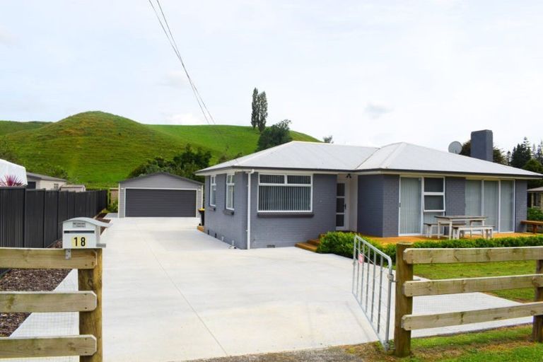 Photo of property in 18 Church Street, Tirau, 3410