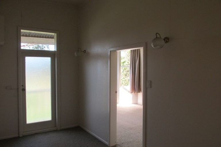 Photo of property in 98 Rolleston Street, Mount Cook, Wellington, 6021