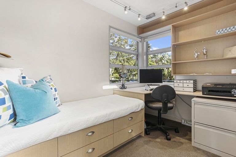 Photo of property in 7 Vaughan Crescent, Murrays Bay, Auckland, 0630