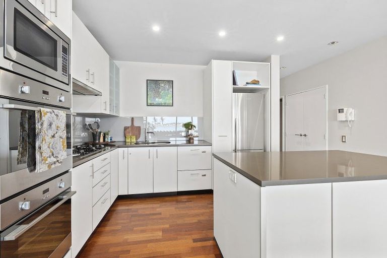 Photo of property in Patent 326 Apartments, 407s/326 Evans Bay Parade, Hataitai, Wellington, 6021