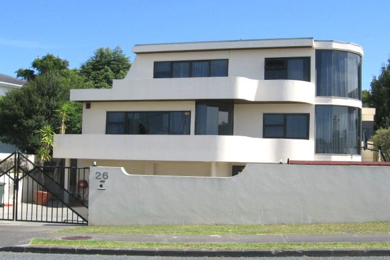 Photo of property in 2/20 Churchill Road, Murrays Bay, Auckland, 0630