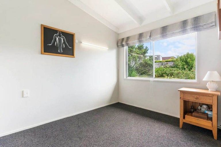 Photo of property in 2/29 Sealy Road, Torbay, Auckland, 0630