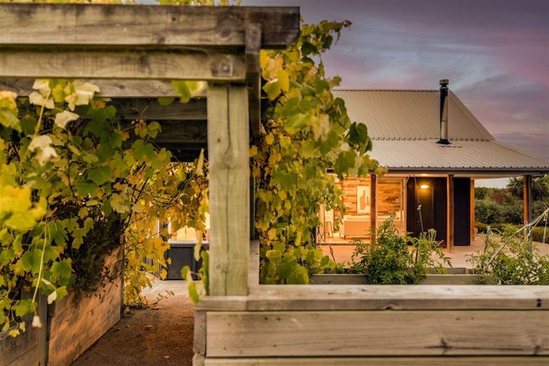 Photo of property in 7 Loburn Whiterock Road, Loburn, Rangiora, 7472