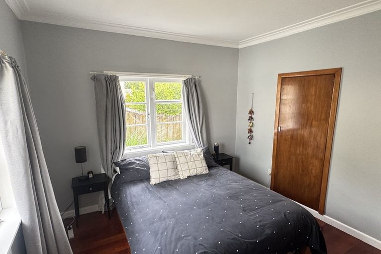 Photo of property in 1/2 Riverview Road, New Lynn, Auckland, 0600