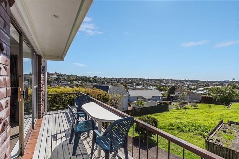 Photo of property in 2/36 Shanaway Rise, Hillcrest, Auckland, 0627