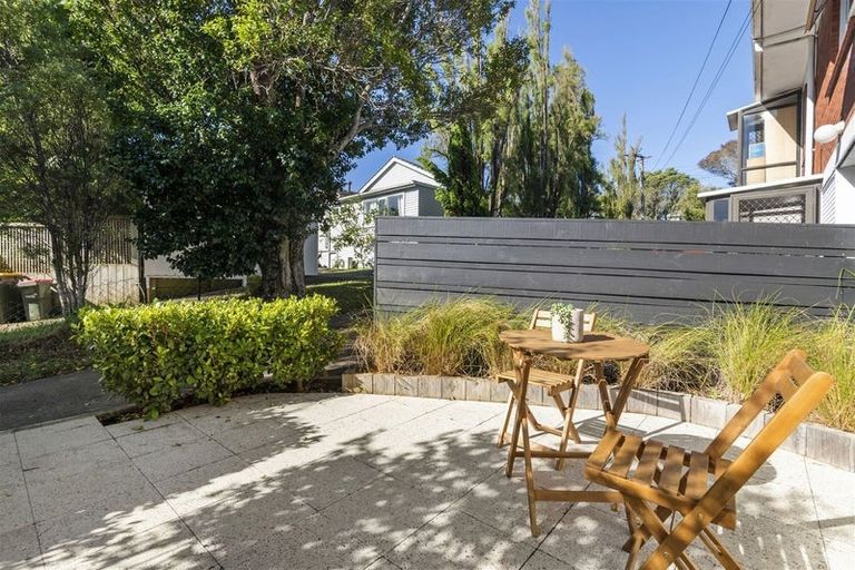 Photo of property in 1/9 Brian Avenue, Forrest Hill, Auckland, 0620