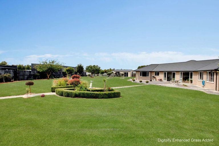 Photo of property in 15 Riverside Way, Amberley, 7410