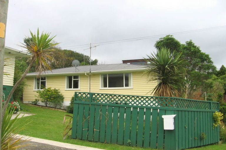 Photo of property in 10 Tainui Terrace, Tawa, Wellington, 5028