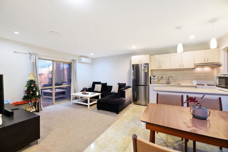 Photo of property in 9 Lockington Avenue, Henderson, Auckland, 0612