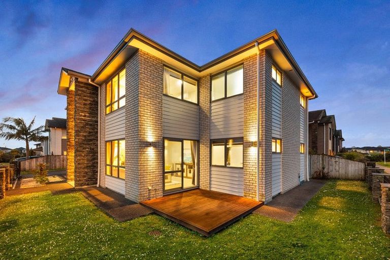 Photo of property in 1 Creggan Crescent, Flat Bush, Auckland, 2019